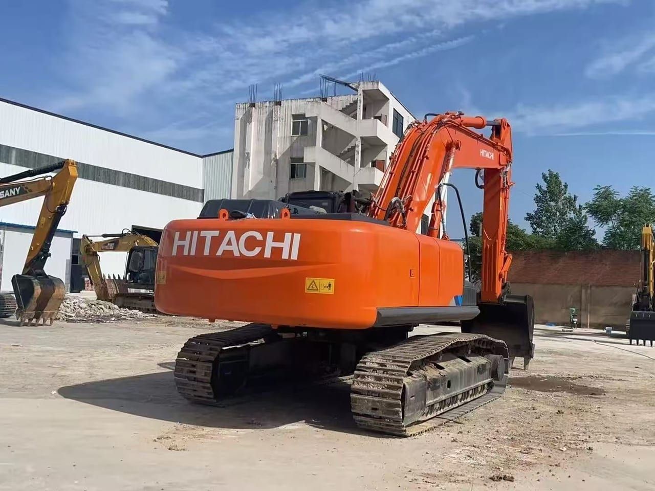 Hitachi ZX350-5G from behind, the Hitachi counterweight and the track frame, other excavators in the yard